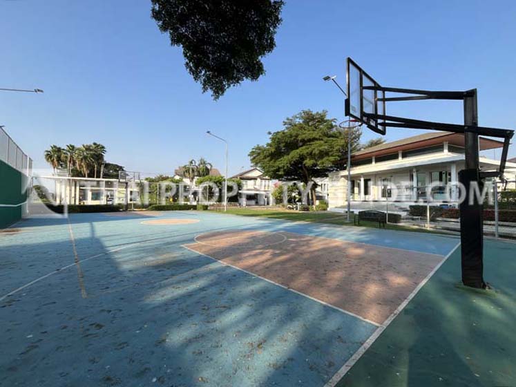 House with Shared Pool in Bangnatrad 